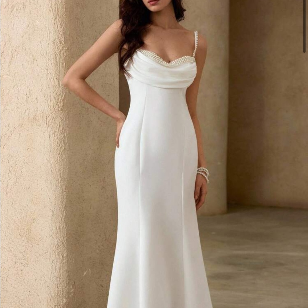Elegant White Sleeveless Dress